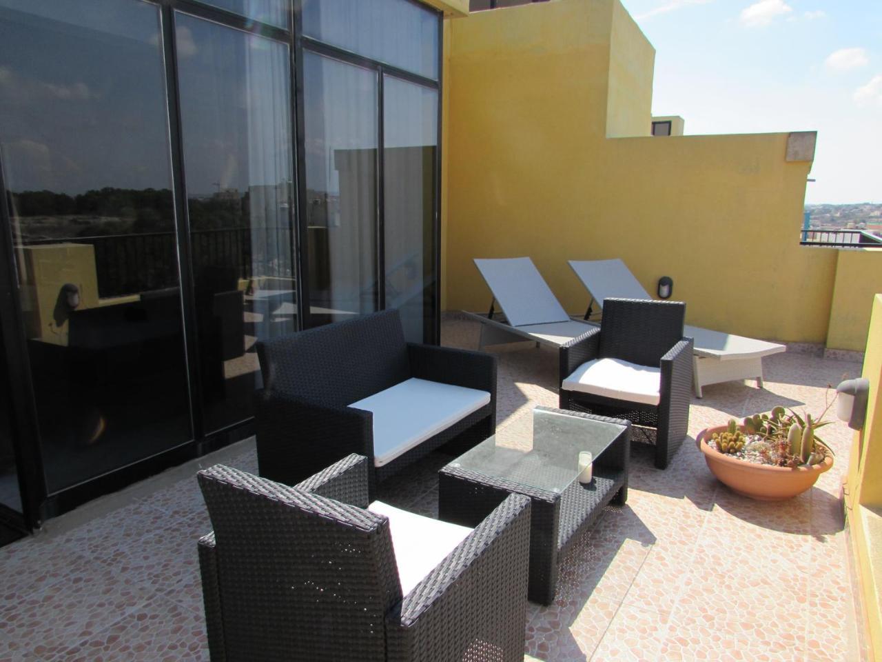 마르사스칼라 Panoramic Penthouse In Marsascala Which Enjoys Sea And Country Views 아파트 외부 사진
