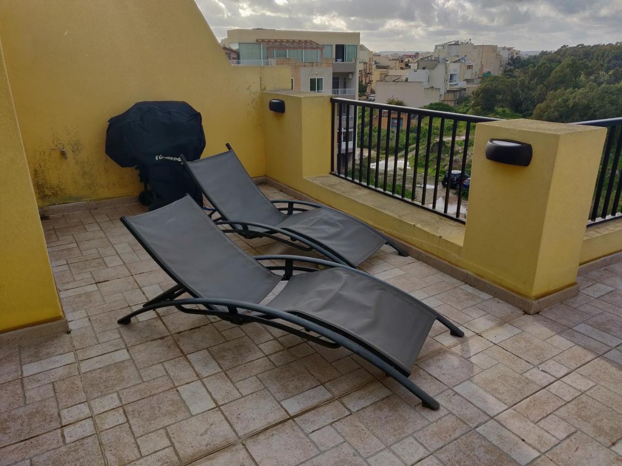 마르사스칼라 Panoramic Penthouse In Marsascala Which Enjoys Sea And Country Views 아파트 외부 사진