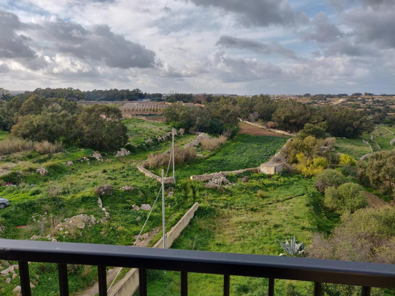 마르사스칼라 Panoramic Penthouse In Marsascala Which Enjoys Sea And Country Views 아파트 외부 사진
