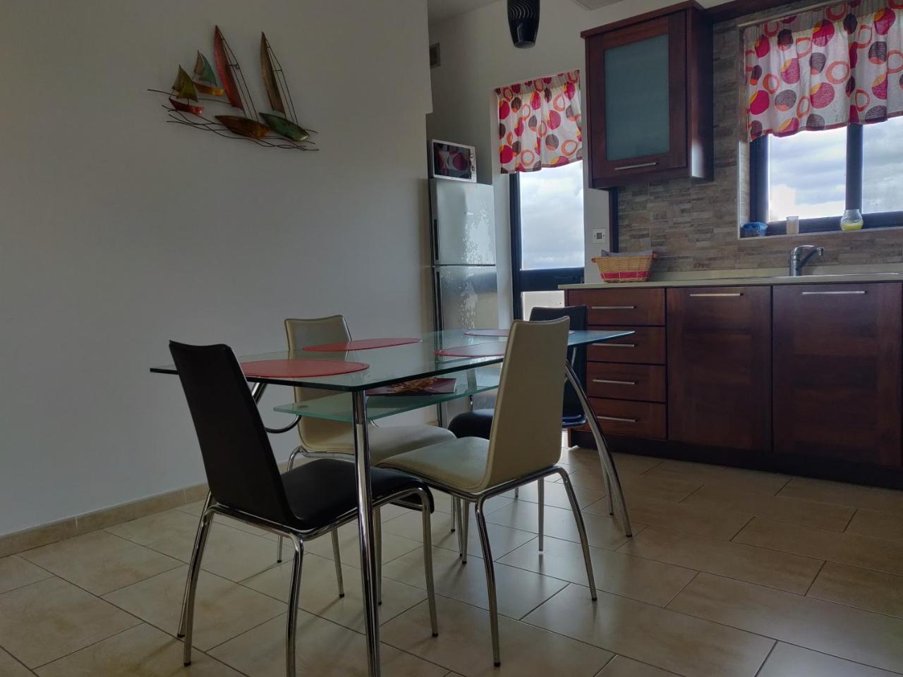 마르사스칼라 Panoramic Penthouse In Marsascala Which Enjoys Sea And Country Views 아파트 외부 사진