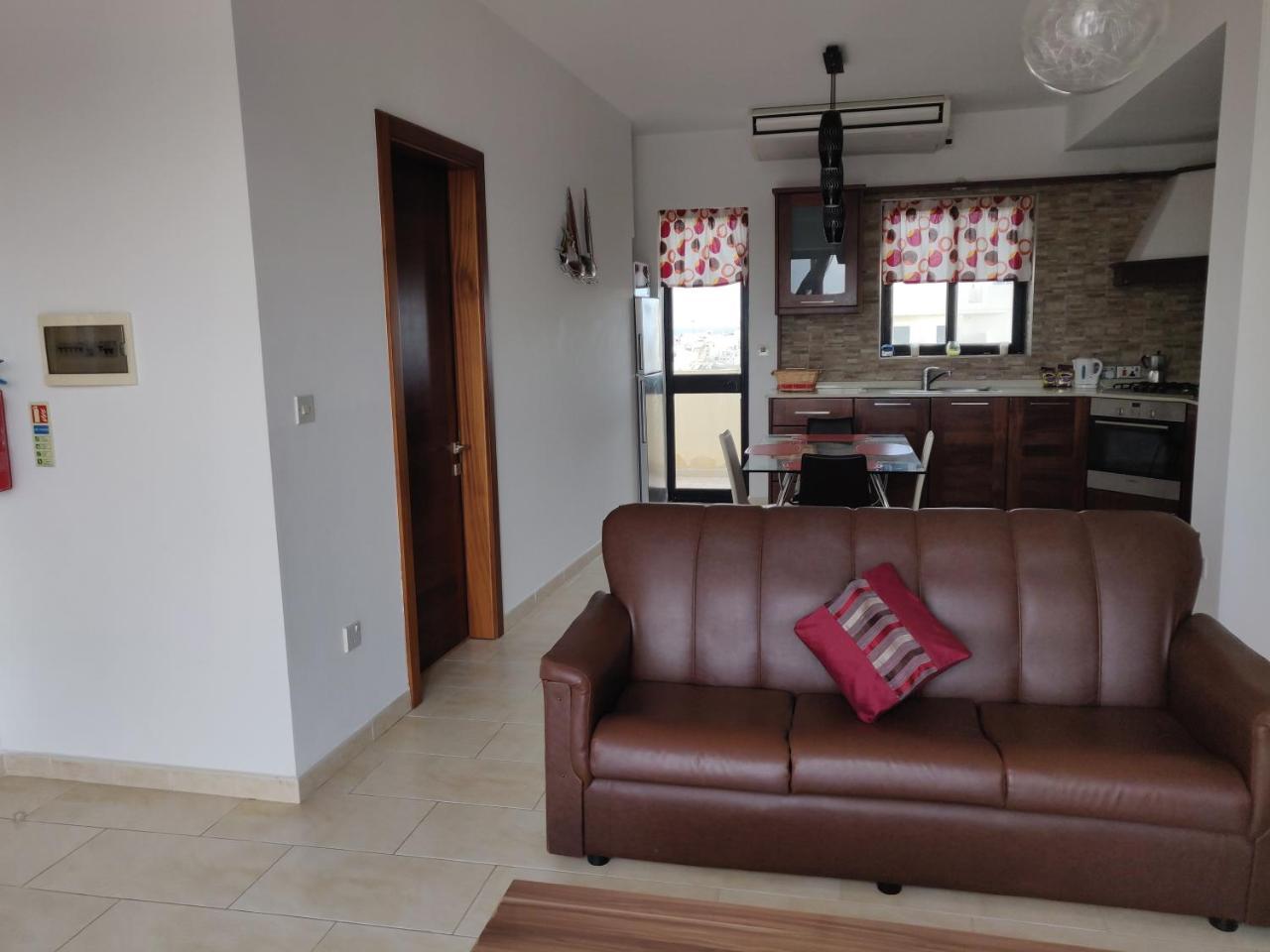 마르사스칼라 Panoramic Penthouse In Marsascala Which Enjoys Sea And Country Views 아파트 외부 사진