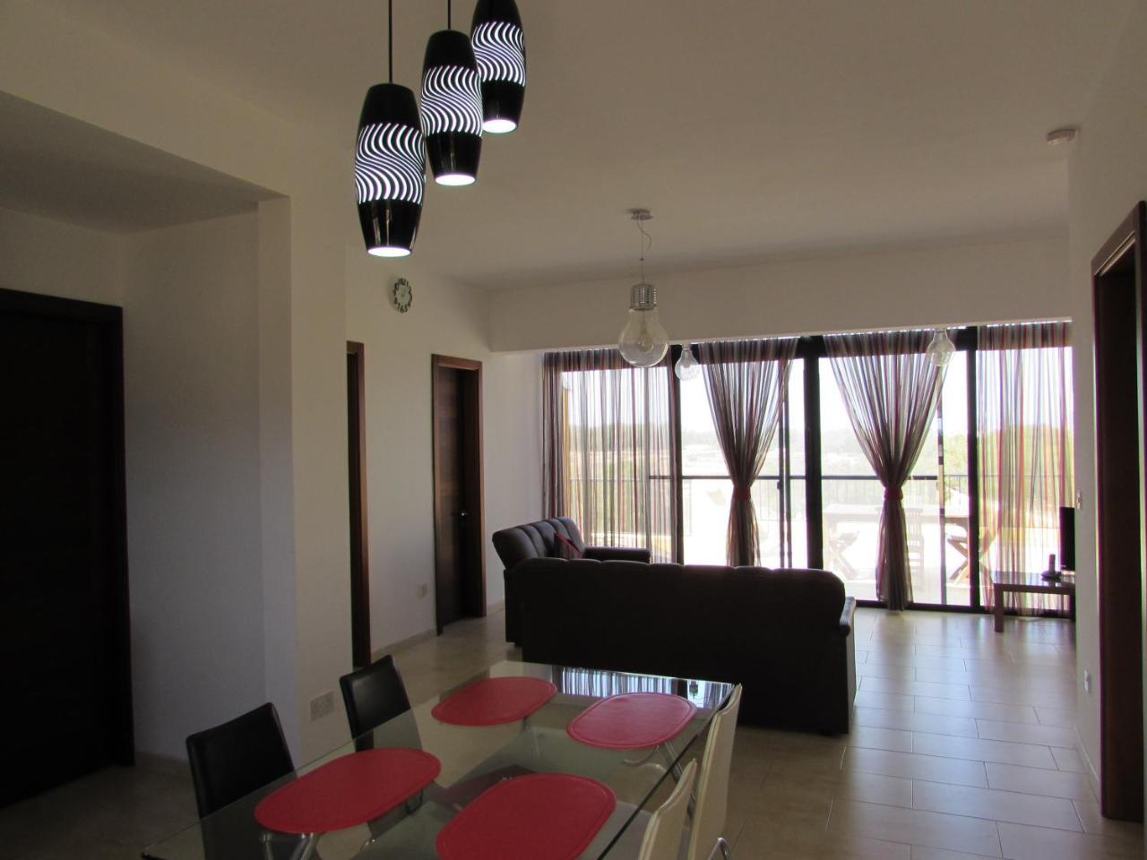 마르사스칼라 Panoramic Penthouse In Marsascala Which Enjoys Sea And Country Views 아파트 외부 사진