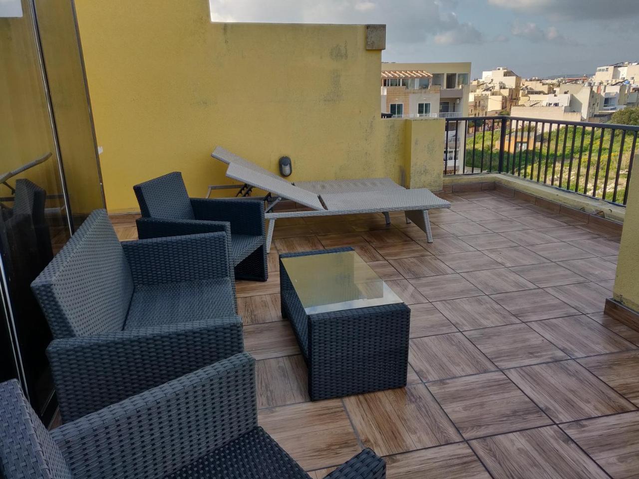 마르사스칼라 Panoramic Penthouse In Marsascala Which Enjoys Sea And Country Views 아파트 외부 사진
