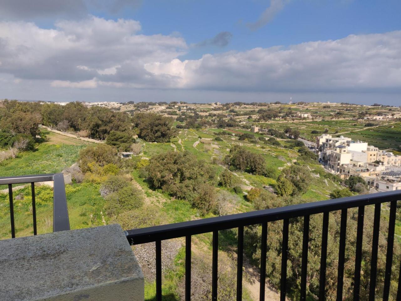 마르사스칼라 Panoramic Penthouse In Marsascala Which Enjoys Sea And Country Views 아파트 외부 사진